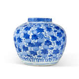 A BLUE AND WHITE 'SQUIRREL AND VINE' MELON-SHAPED JAR - Foto 2