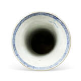 A BLUE AND WHITE GU-FORM VASE - photo 4