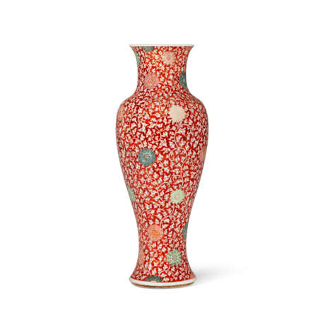 A RARE AND UNUSUAL IRON-RED-DECORATED AND TURQUOISE AND GREEN-GLAZED BALUSTER VASE - фото 2