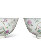 A PAIR OF FAMILLE ROSE 'MEDALLION' BOWLS - Foto 1