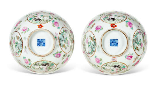 A PAIR OF FAMILLE ROSE 'MEDALLION' BOWLS - Foto 4