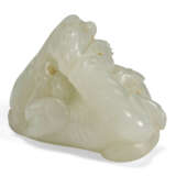 A SMALL WHITE JADE CARVING OF TWO HORSES - фото 2