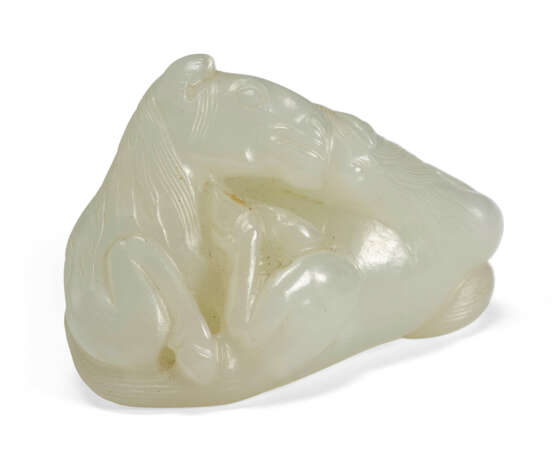 A SMALL WHITE JADE CARVING OF TWO HORSES - фото 3