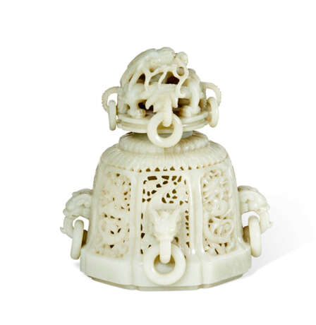 A CARVED GREENISH-WHITE JADE OCTAGONAL CENSER AND COVER - photo 3