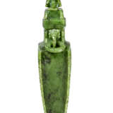 A CARVED SPINACH-GREEN JADE FLATTENED RECTANGULAR VASE AND COVER - photo 3