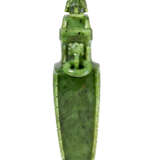 A CARVED SPINACH-GREEN JADE FLATTENED RECTANGULAR VASE AND COVER - фото 4