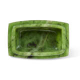 A CARVED SPINACH-GREEN JADE FLATTENED RECTANGULAR VASE AND COVER - photo 7