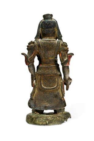 A PARCEL-GILT AND PAINTED BRONZE FIGURE OF A STANDING GUARDIAN - фото 2