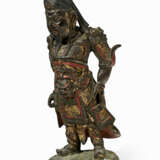 A PARCEL-GILT AND PAINTED BRONZE FIGURE OF A STANDING GUARDIAN - фото 4
