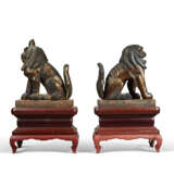 A PAIR OF KOMA-INU (LION-DOGS) - Foto 5