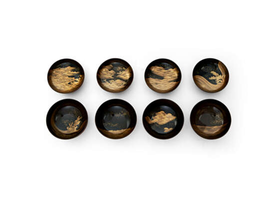 A SET OF TWENTY LACQUER BOWLS AND COVERS - Foto 5