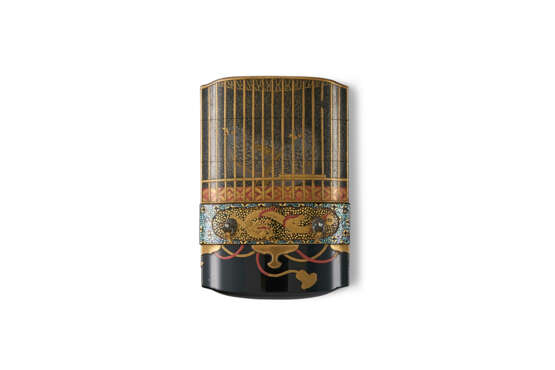 A FOUR-CASE LACQUER INRO WITH QUAILS IN CAGE - Foto 1