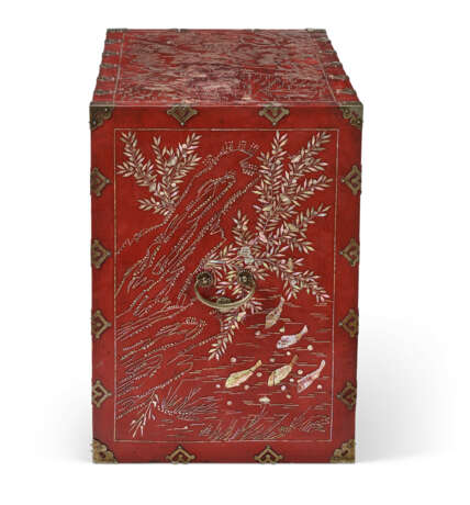 A MOTHER-OF-PEARL INLAID RED LACQUER STORAGE CHEST - photo 6