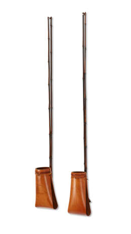 A PAIR OF BAMBOO HANGING VASES WITH RODS - фото 3