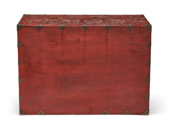 A MOTHER-OF-PEARL INLAID RED LACQUER STORAGE CHEST - фото 8