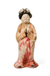 A PAINTED POTTERY FIGURE OF A COURT LADY