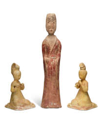 A PAIR OF STRAW-GLAZED FIGURES OF FEMALE MUSICIANS