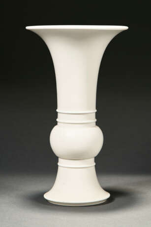 A DEHUA GU-FORM VASE - photo 1