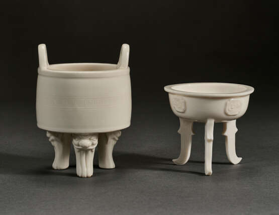 TWO DEHUA TRIPOD CENSERS - photo 1