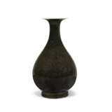 A BLACK-GLAZED PEAR-SHAPED BOTTLE VASE - photo 1