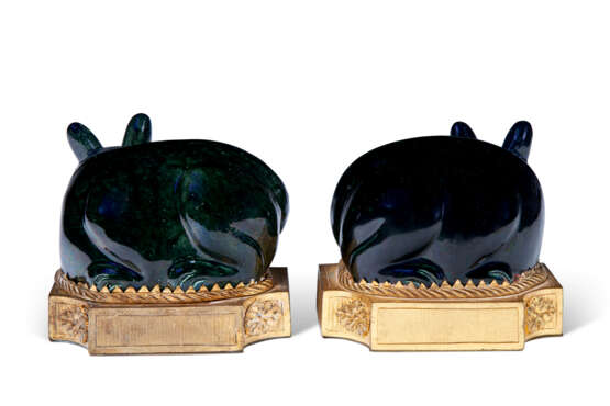 A PAIR OF BLACK-GLAZED CAT-FORM NIGHT LIGHTS - фото 2