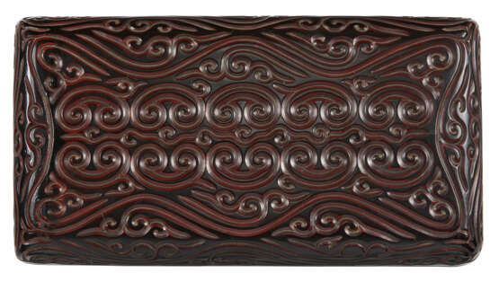 A LARGE TIXI LACQUER BOX AND COVER - фото 2