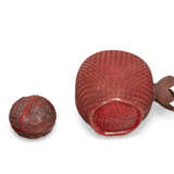 TWO CARVED RED LACQUER BOXES AND COVERS - фото 1