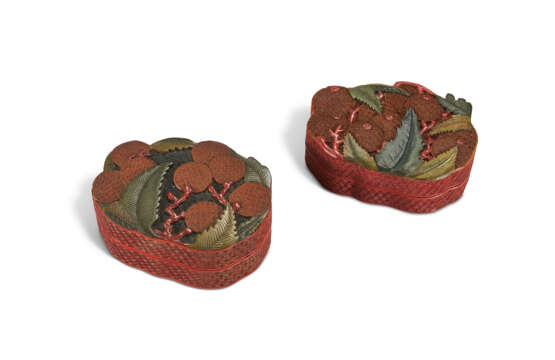 A PAIR OF CARVED GREEN, BLACK AND RED LACQUER SHAPED BOXES AND COVERS - photo 1