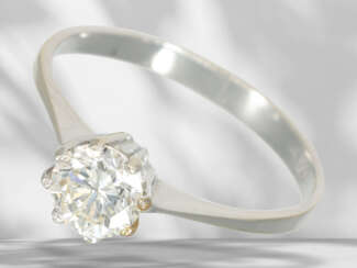 White gold solitaire/brilliant-cut diamond ring, beautiful b…