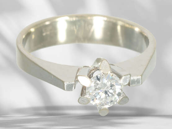 Ring: white gold brilliant-cut diamond solitaire ring, brill… - фото 2