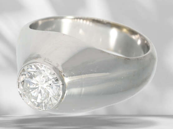 Very solidly crafted solitaire brilliant-cut diamond gold ri… - photo 1