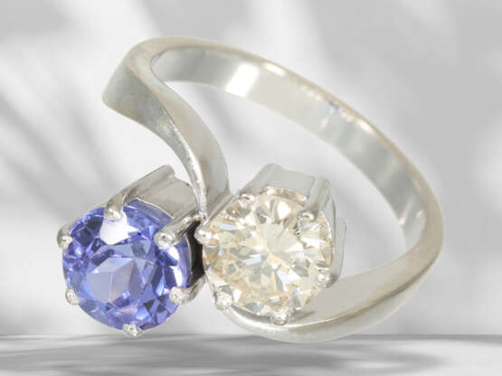 Beautiful, white gold vintage designer gold ring with tanzan… - photo 1