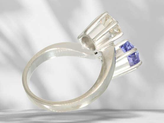 Beautiful, white gold vintage designer gold ring with tanzan… - photo 4