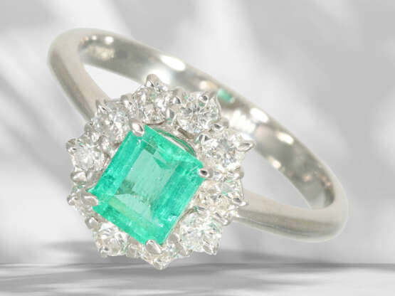 Ring: like new goldsmith ring with fine emerald and brillian… - photo 1
