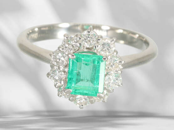 Ring: like new goldsmith ring with fine emerald and brillian… - photo 3