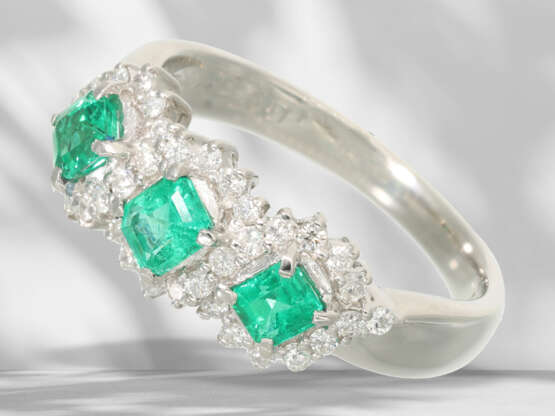Ring: like new platinum ring with very fine emeralds and bri… - photo 1