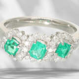 Ring: like new platinum ring with very fine emeralds and bri… - фото 3