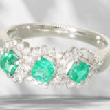 Ring: like new platinum ring with very fine emeralds and bri… - фото 4