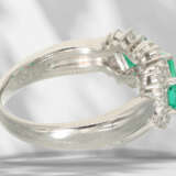 Ring: like new platinum ring with very fine emeralds and bri… - photo 5