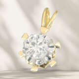 Pendant: gold solitaire brilliant-cut diamond pendant, brill… - photo 1