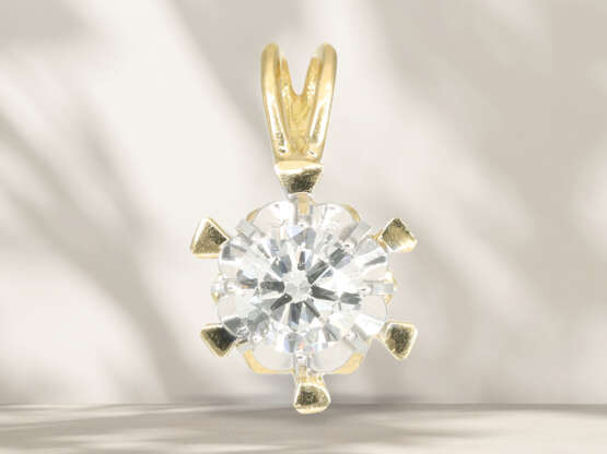 Pendant: gold solitaire brilliant-cut diamond pendant, brill… - photo 2