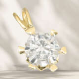 Pendant: gold solitaire brilliant-cut diamond pendant, brill… - photo 4