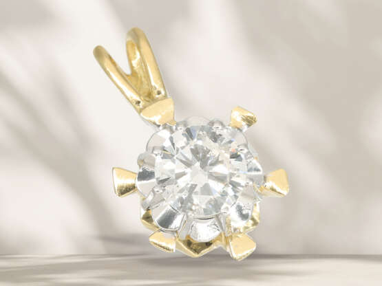 Pendant: gold solitaire brilliant-cut diamond pendant, brill… - photo 4