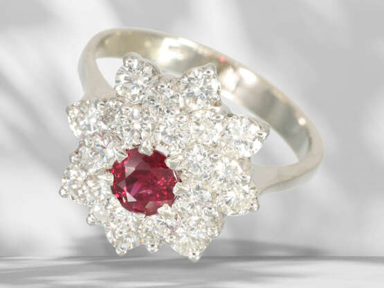 Ring: beautiful vintage ruby/brilliant-cut diamond flower ri… - фото 6