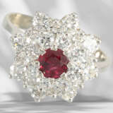 Ring: beautiful vintage ruby/brilliant-cut diamond flower ri… - фото 2