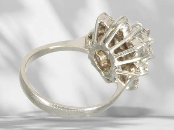 Ring: sehr schöner vintage Rubin/Brillant-Blütenring, ca. 2,… - Foto 5