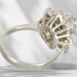Ring: beautiful vintage ruby/brilliant-cut diamond flower ri… - фото 5