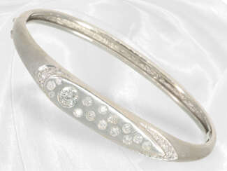 Bangle: vintage brilliant-cut diamond bangle in 18K white go…