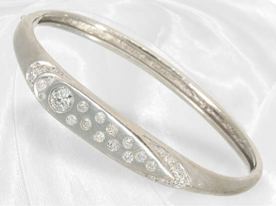 Bangle: vintage brilliant-cut diamond bangle in 18K white go… - photo 2