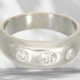 Ring: weißgoldener, sehr solide gefertigter Bandring mit Bri… - Foto 3